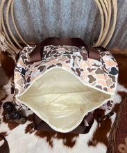 Load image into Gallery viewer, Hunters Edge Duffle Bag
