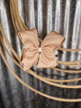 Load image into Gallery viewer, Southern Bell Bow - Oatmeal
