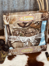 Load image into Gallery viewer, Realtree Camo Boxed Baby Gift Set
