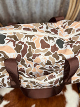 Load image into Gallery viewer, Hunters Edge Duffle Bag
