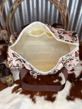Load image into Gallery viewer, Hunters Edge Duffle Bag

