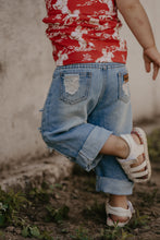 Load image into Gallery viewer, Mackey Capris
