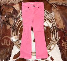 Load image into Gallery viewer, Kaitlyn Wrangler Jeans
