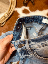 Load image into Gallery viewer, Tracie Crop Wide Leg Jeans
