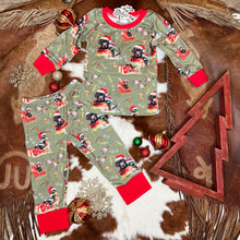 Load image into Gallery viewer, Labrador Christmas
