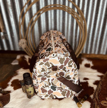 Load image into Gallery viewer, Hunters Edge Duffle Bag
