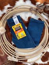 Load image into Gallery viewer, Cowboy Cut 13MWJ Wrangler Jeans
