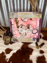 Load image into Gallery viewer, Realtree Pink Camo Boxed Baby Gift Set
