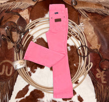 Load image into Gallery viewer, Kaitlyn Wrangler Jeans
