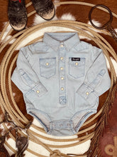 Load image into Gallery viewer, Wrangler Baby Pearl Snap - Light Wash
