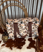 Load image into Gallery viewer, Hunters Edge Duffle Bag
