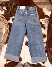 Load image into Gallery viewer, Tracie Crop Wide Leg Jeans
