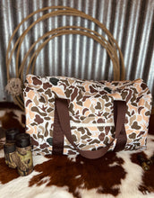 Load image into Gallery viewer, Hunters Edge Duffle Bag
