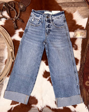 Load image into Gallery viewer, Tracie Crop Wide Leg Jeans
