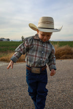 Load image into Gallery viewer, Chase Button Up
