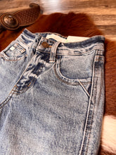 Load image into Gallery viewer, Tracie Crop Wide Leg Jeans
