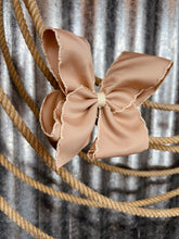 Load image into Gallery viewer, Southern Bell Bow - Oatmeal
