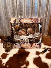 Load image into Gallery viewer, Mossy Oak Camo Boxed Baby Gift Set
