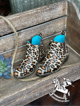 Load image into Gallery viewer, Leopard Ariat Dixons - Toddler
