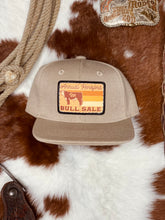 Load image into Gallery viewer, Hereford Bull Sale Snapback
