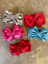 Load image into Gallery viewer, Velvet Headband Bow
